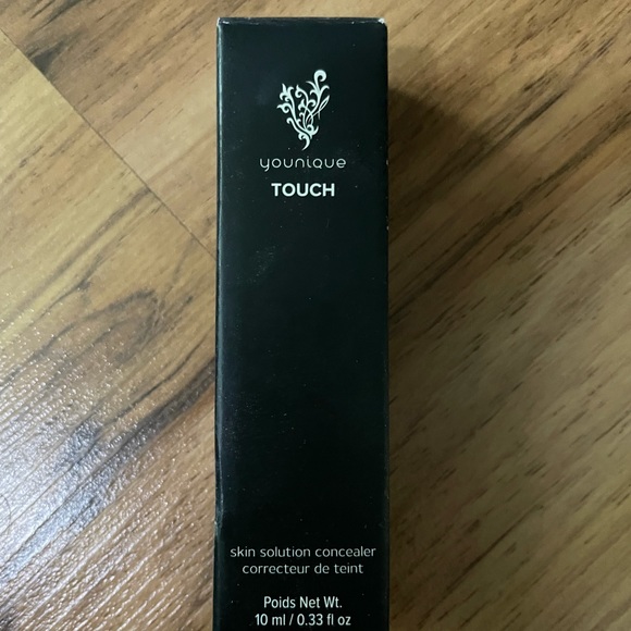 Younique concealer - Picture 3 of 3